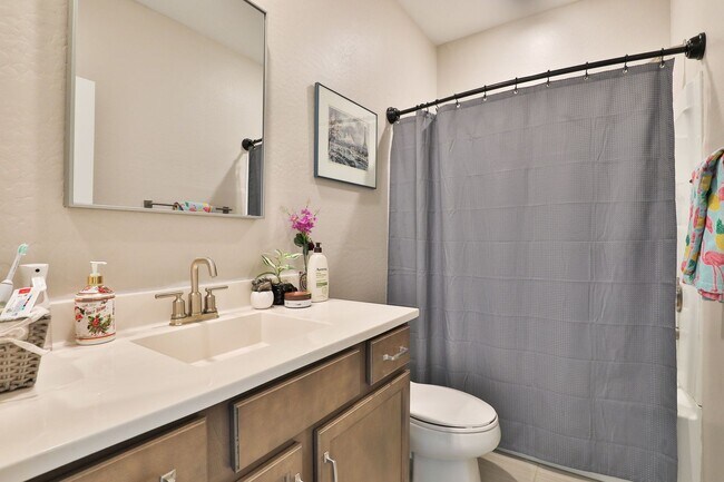Building Photo - Gilbert Gated Community 3 bed/2.5 bath Con...