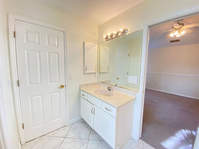 Building Photo - Wonderful 3/2 Home in the Arbor Club Community!