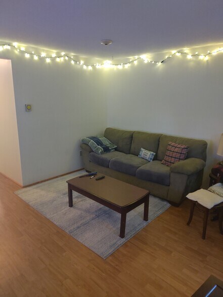 Building Photo - 814 Court St