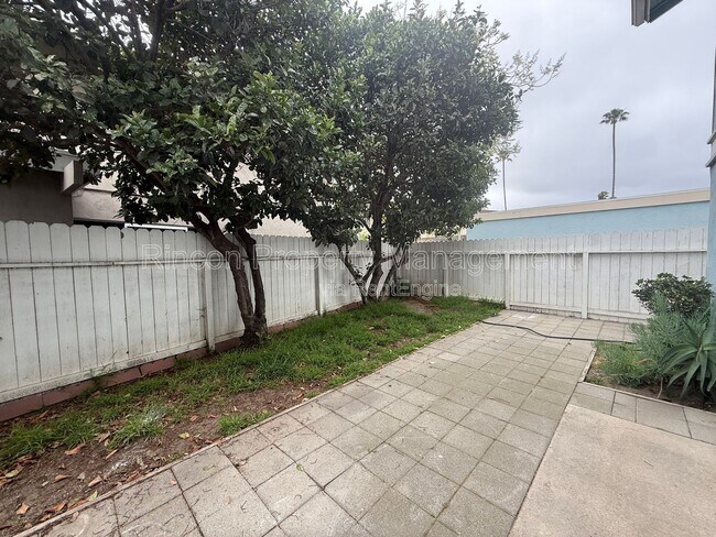 Building Photo - 2474 Seahorse Ave