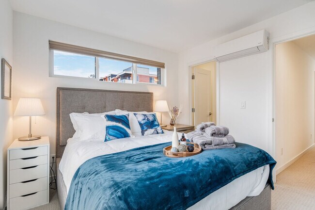 Building Photo - 724 3rd Ave N