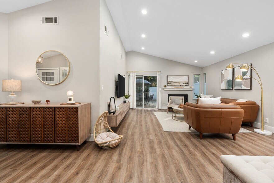 Building Photo - 9178 N Woodlawn Dr