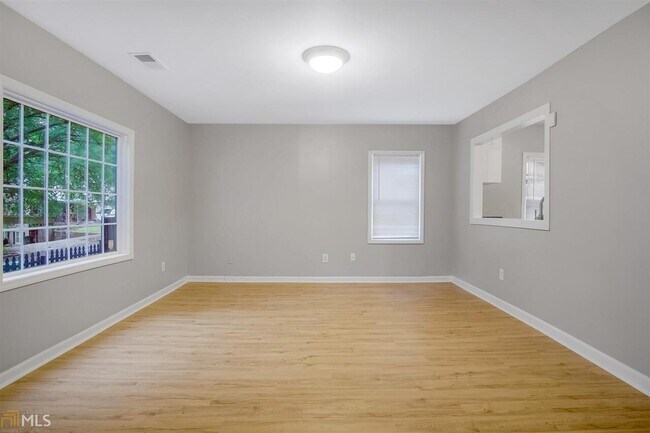 Building Photo - 1270 Trenton St SE