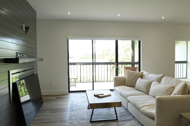Building Photo - 11311 Pond View Dr