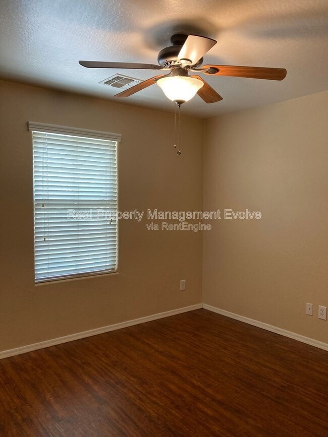 Building Photo - 4059 E Carla Vista Dr