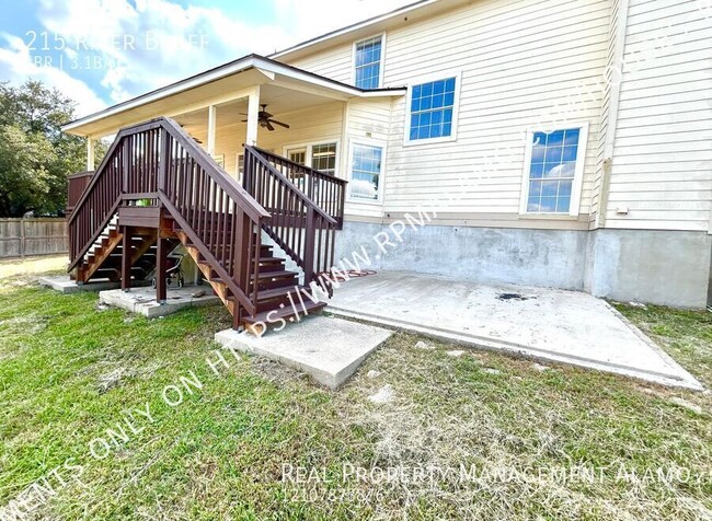 Building Photo - AVAILABLE NOW! 2-Story 4 Bedroom / 3.5 Bat...