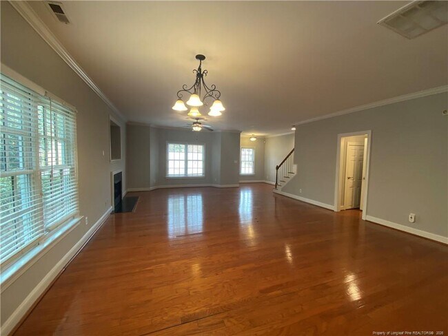 Building Photo - 320 Glenburney Dr