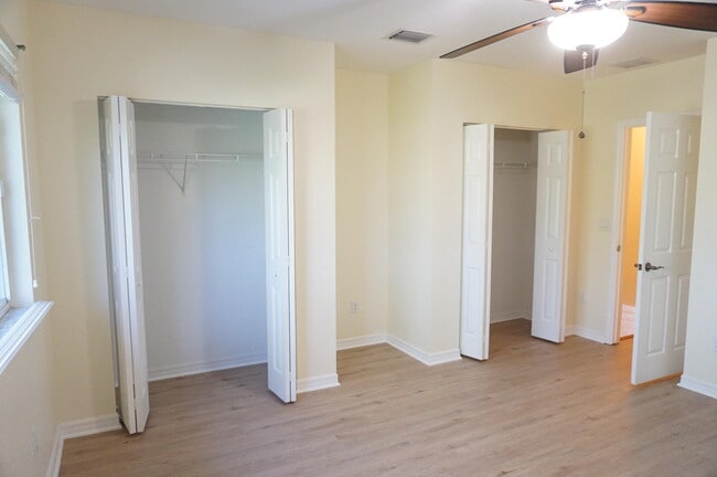 Building Photo - 3520 Oleander Terrace