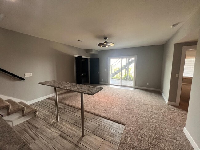 Building Photo - 627 N Daylily Dr