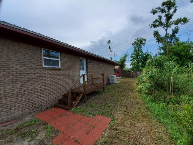 Building Photo - 217 S Jan Dr