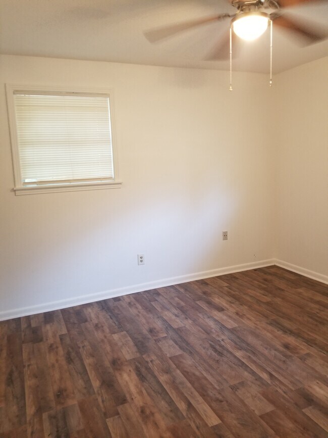 Building Photo - 3144 Woodville Cir