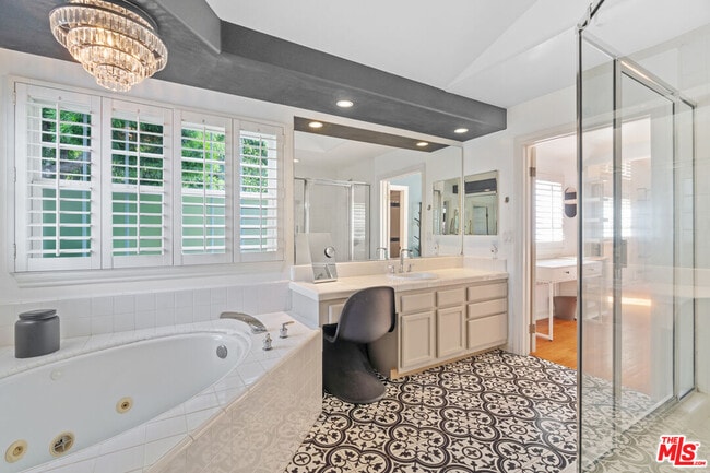 Building Photo - 736 Oxford Ave