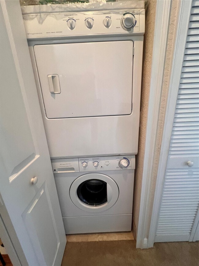 Building Photo - 3014 Waterside Cir