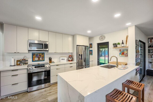 Building Photo - 8133 N 16th Dr