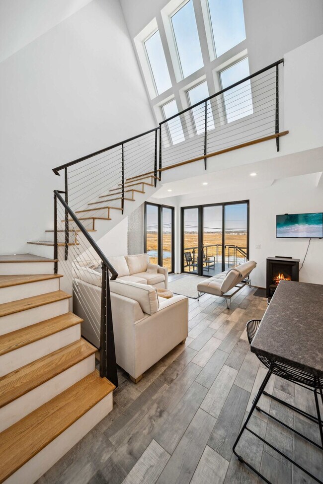 Building Photo - 10 Anchor St