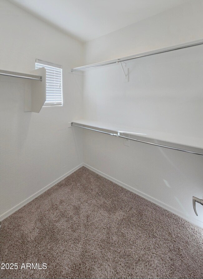 Building Photo - 9010 W Eagle Talon Dr