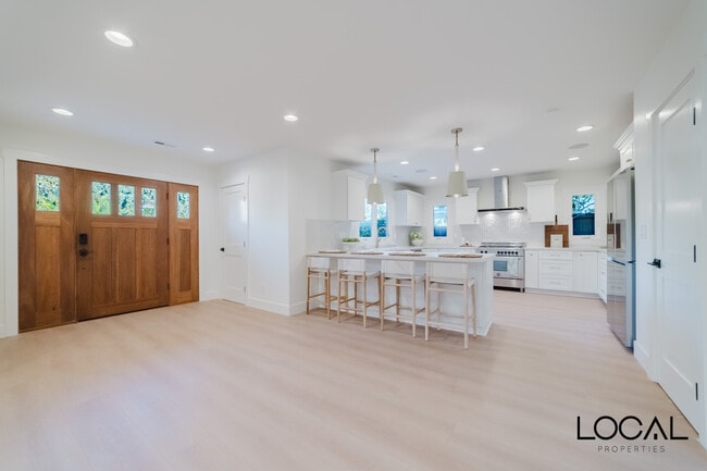 Building Photo - 801 N Rios Ave