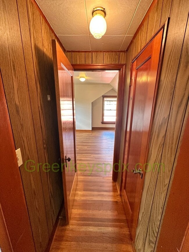 Building Photo - Gorgeous Pet-Friendly 3 Bedroom 1 Bath House