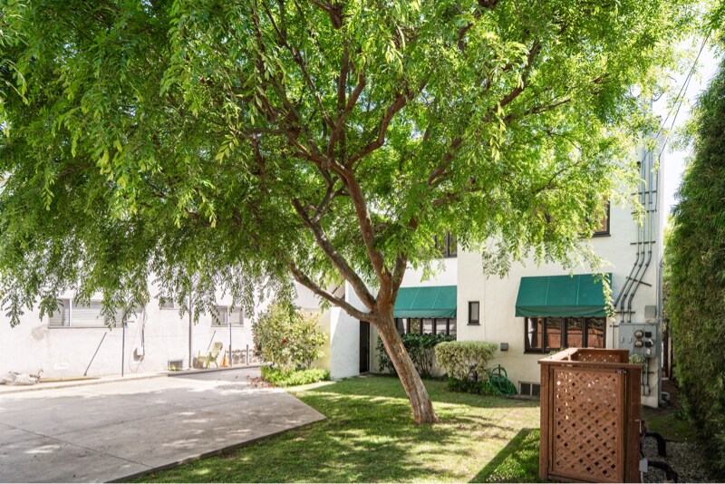 Building Photo - 1125-1127 S Oakhurst Dr