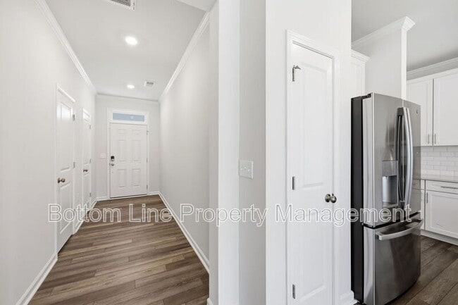 Building Photo - 5038 Kota St