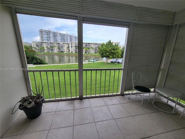 Building Photo - 2903 Point E Dr