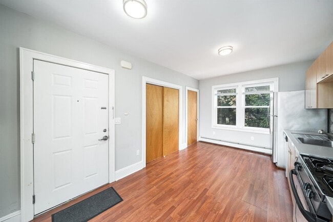 Building Photo - 213 Ogden Ave.