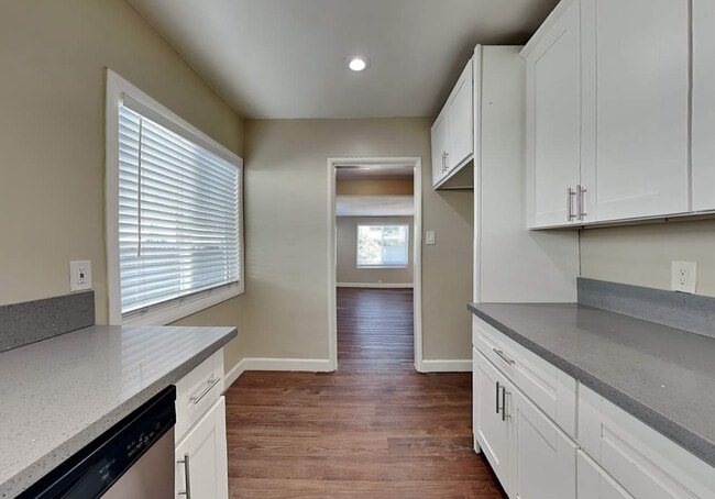 Building Photo - 6953 Donna Ave