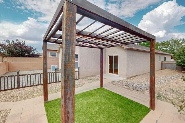 Building Photo - 1131 Desert Sunflower Dr NE