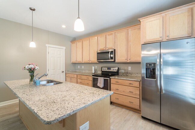 Building Photo - 200 Howell St