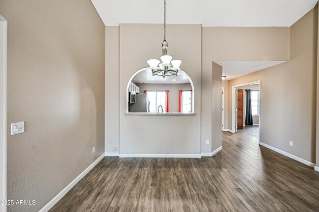 Building Photo - 757 E Wildhorse Dr
