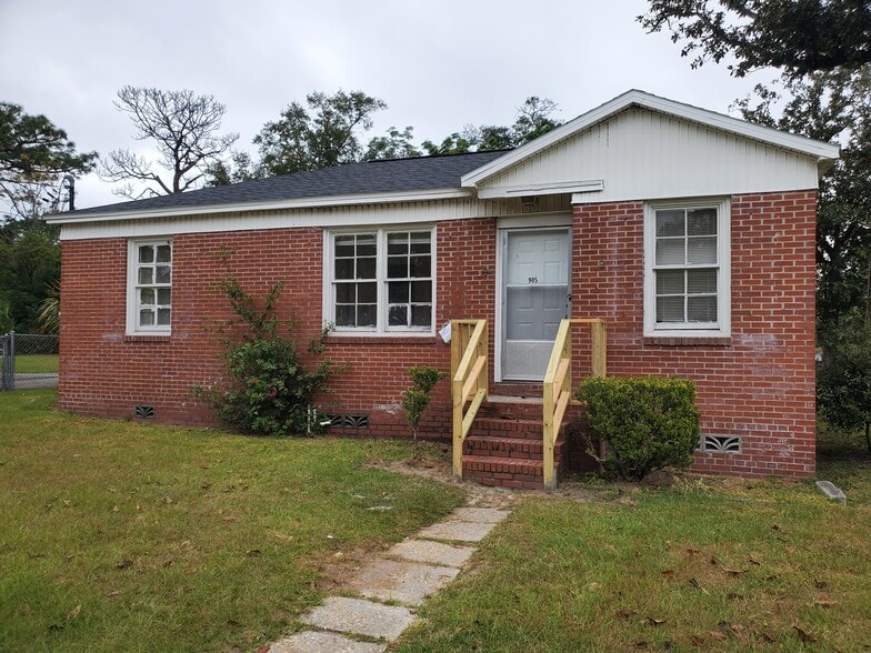 Primary Photo - 905 Ethan Allen St