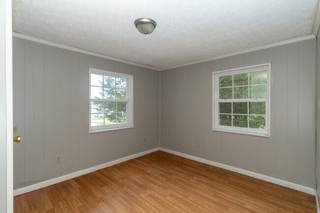 Building Photo - 513 Benton Cir