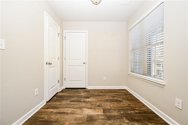 Building Photo - 2347 Castle Keep Way