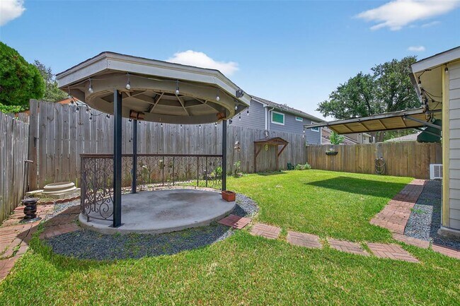 Building Photo - 9123 Belle Glen Dr