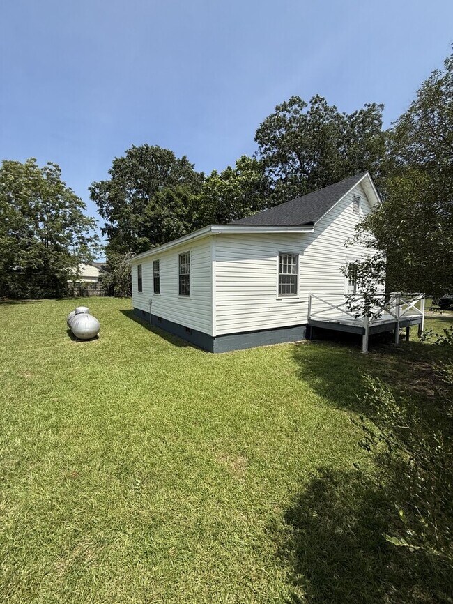 Building Photo - 3 bd 2 ba House
