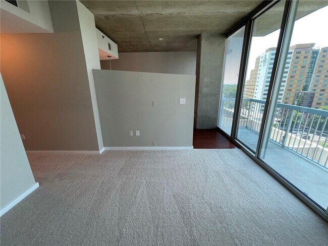 Building Photo - 3324 Peachtree Rd NE