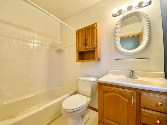 Building Photo - Darling Home in Historic Yakima Neighborhood