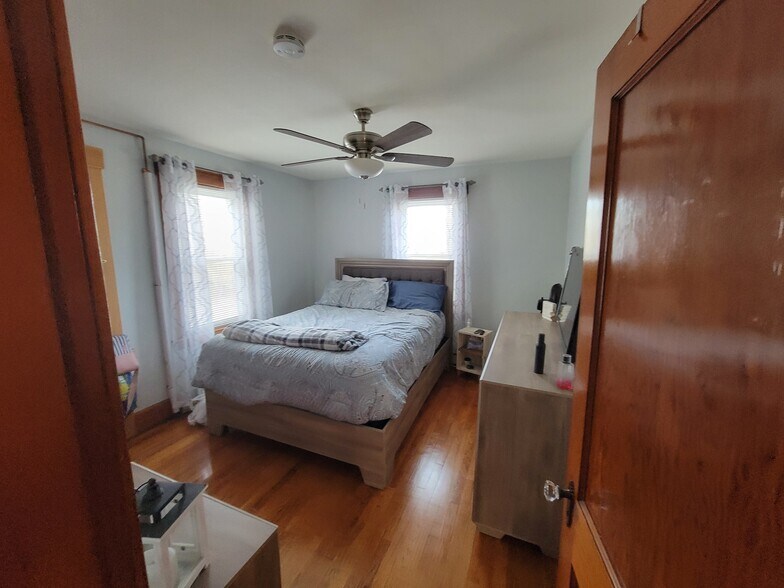 Building Photo - 73 Marquette St