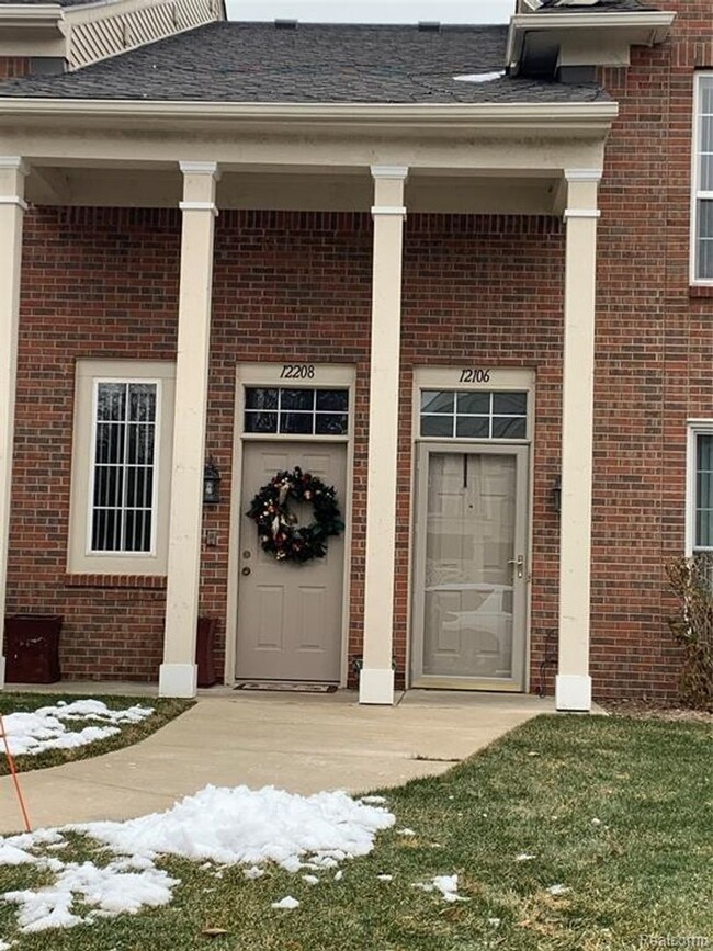 Building Photo - MOVE IN READY CONDO IN WALLED LAKE!