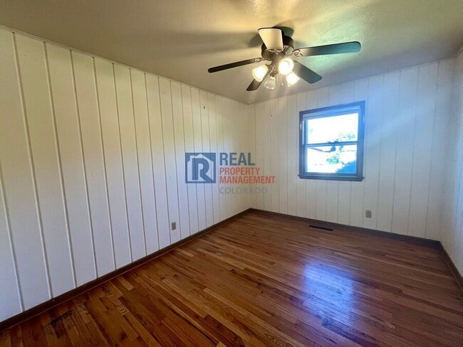 Building Photo - 919 Panorama Dr