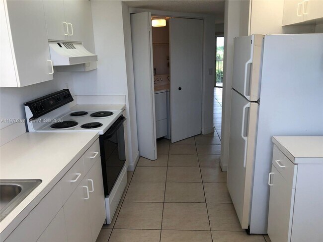 Building Photo - 2268 SE 27th Dr