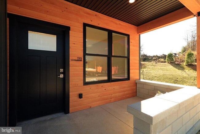 Building Photo - 106 Elly Dr