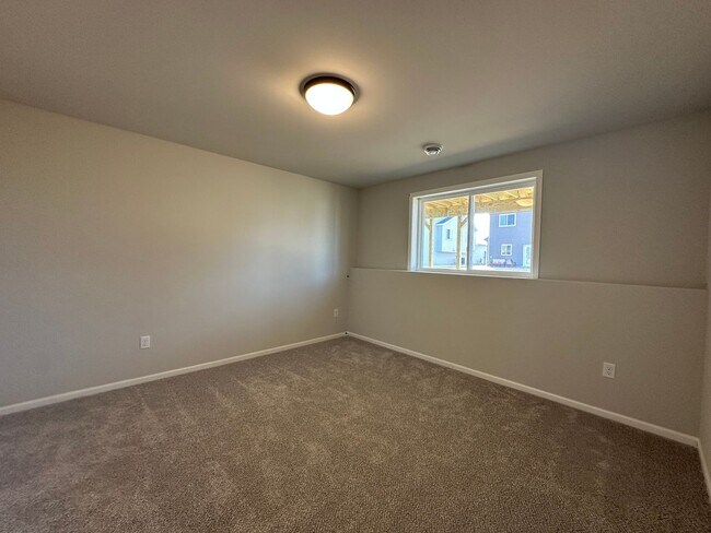 Building Photo - 4-Bedroom, 2-Bathroom Twin Home in South Fargo!