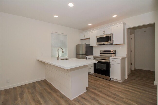 Primary Photo - 7 Woody Creek Dr