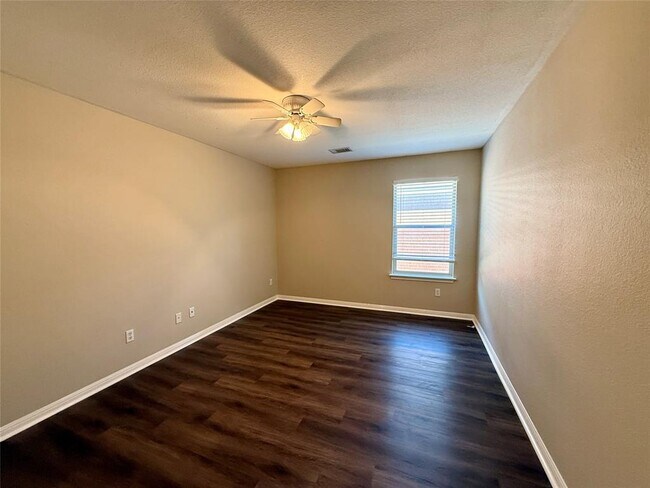 Building Photo - 186 Fresno Springs
