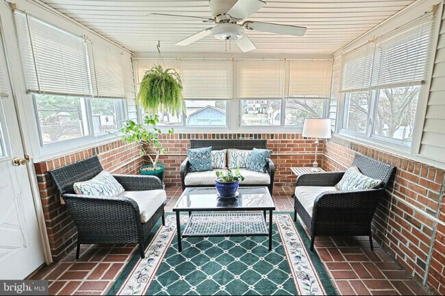 Building Photo - 271 Haybrook Dr