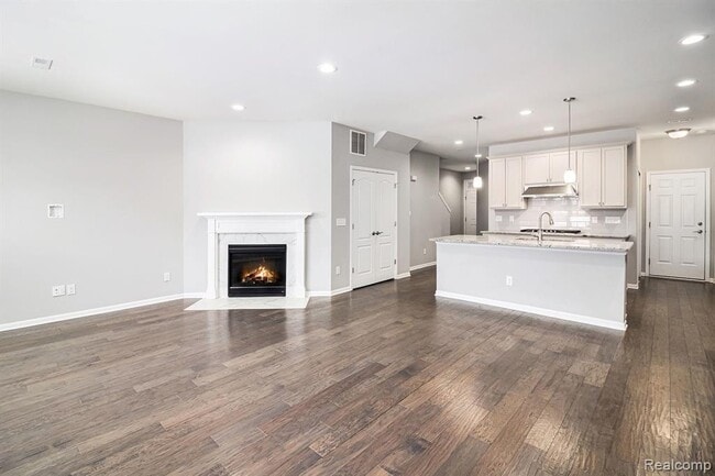 Building Photo - 43642 Chancellor Ln