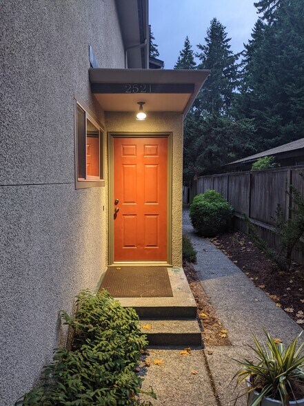 Building Photo - 2521 NE 125th St