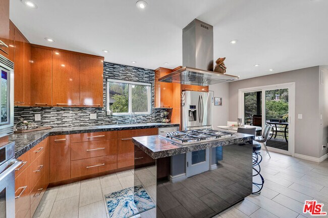 Building Photo - 13563 Contour Dr