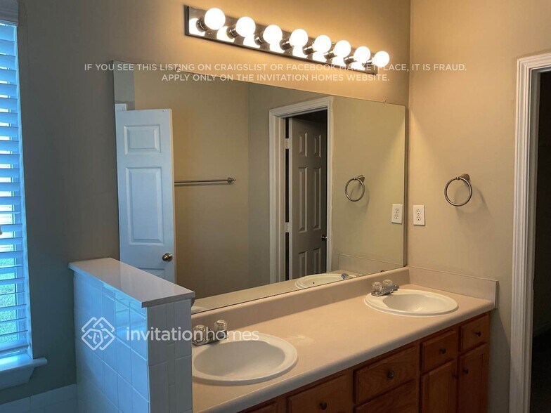 Building Photo - 862 Shadow Lake Dr